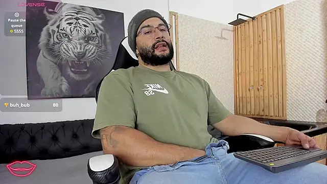 Snapshot of Luke__09 chatting on 03-01-25, 03:49 Luke 09 online show from 03-01-25, 03:49