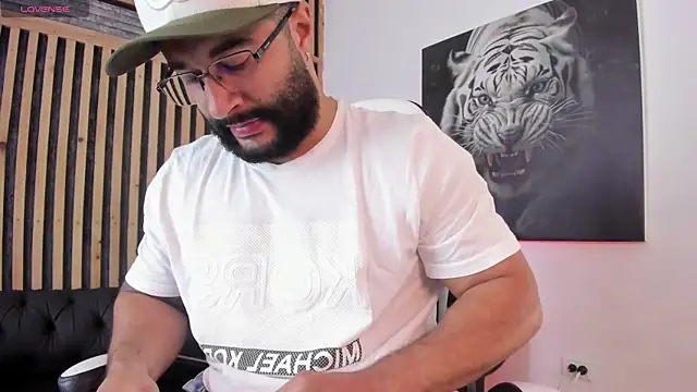 Snapshot of Luke__09 chatting on 03-08-25, 11:58 Luke 09 online show from 03-08-25, 11:58