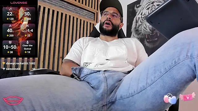 Snapshot of Luke__09 chatting on 03-08-25, 03:35 Luke 09 online show from 03-08-25, 03:35