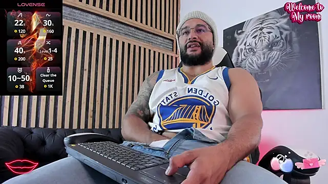 Snapshot of Luke__09 chatting on 03-10-25, 12:37 Luke 09 online show from 03-10-25, 12:37