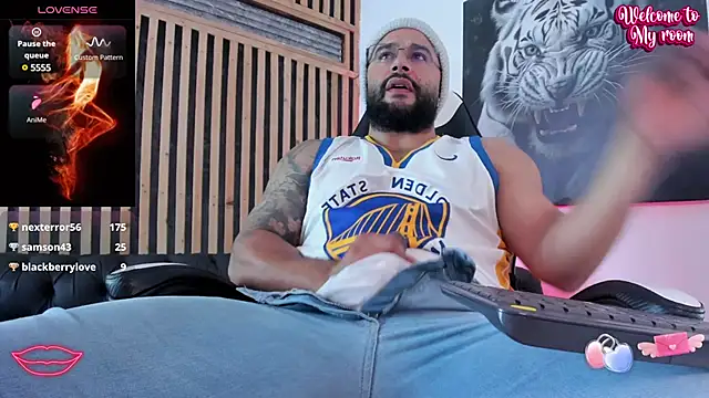 Snapshot of Luke__09 chatting on 03-10-25, 03:41 Luke 09 online show from 03-10-25, 03:41