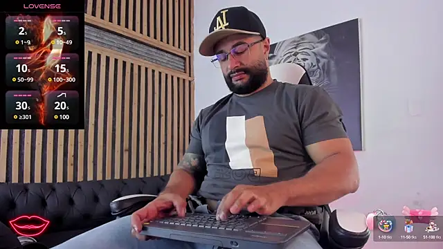 Snapshot of Luke__09 chatting on 03-12-25, 12:26 Luke 09 online show from 03-12-25, 12:26