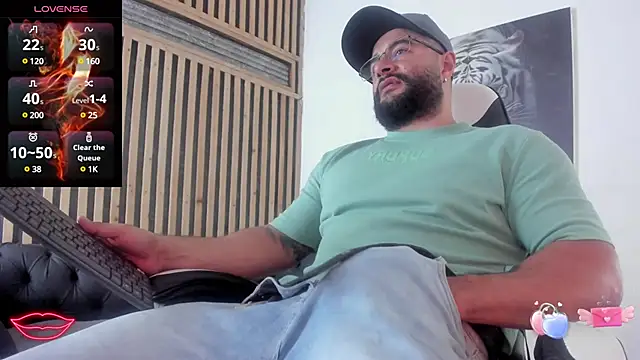 Snapshot of Luke__09 chatting on 03-15-25, 12:34 Luke 09 online show from 03-15-25, 12:34