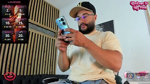 Snapshot of Luke__09 chatting on 03-20-25, 12:00 Luke 09 online show from 03-20-25, 12:00