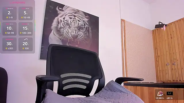 Snapshot of Luke__09 chatting on 10-05-25, 11:19 Luke 09 online show from 10-05-25, 11:19