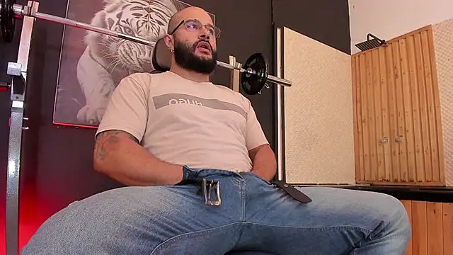 Snapshot of Luke__09 chatting on 11-05-25, 11:21 Luke 09 online show from 11-05-25, 11:21