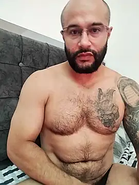 Snapshot of Luke__09 chatting on 11-06-25, 02:07 Luke 09 online show from 11-06-25, 02:07