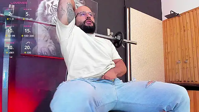 Snapshot of Luke__09 chatting on 11-21-25, 11:20 Luke 09 online show from 11-21-25, 11:20