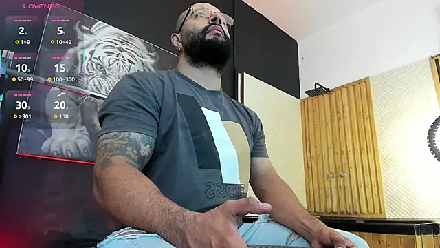 Snapshot of Luke__09 chatting on 11-24-25, 11:32 Luke 09 online show from 11-24-25, 11:32