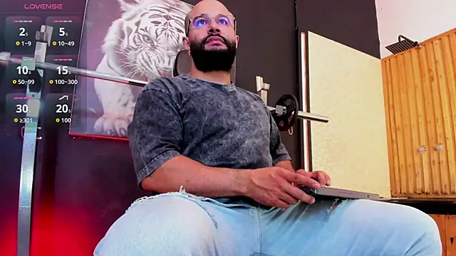 Snapshot of Luke__09 chatting on 12-02-25, 11:26 Luke 09 online show from 12-02-25, 11:26