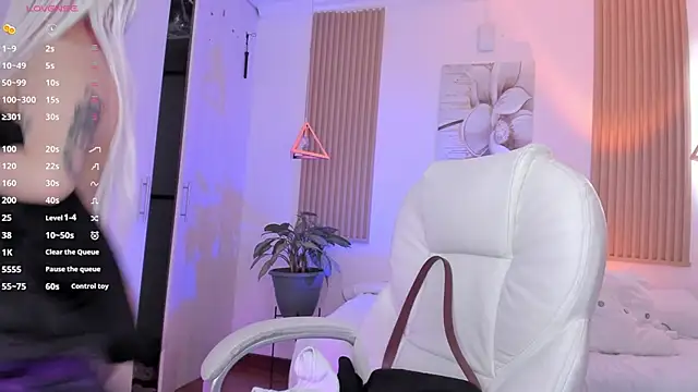 Kendall Bunnyy online show from 03-17-25, 09:02