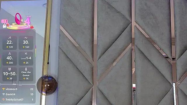 Snapshot of Lola_King chatting on 10-29-25, 01:08 Lola King online show from 10-29-25, 01:08