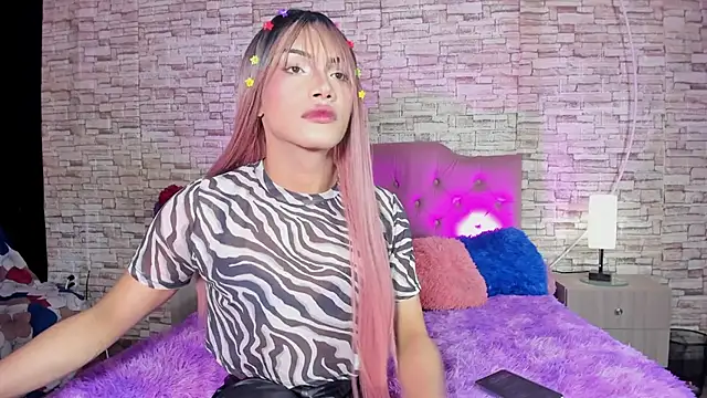 Snapshot of kitty_queen10 chatting on 10-24-25, 03:03 kitty queen10 online show from 10-24-25, 03:03