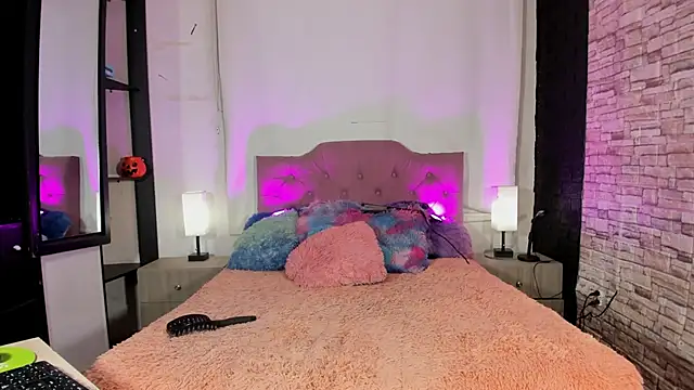 Snapshot of kitty_queen10 chatting on 11-19-25, 03:39 kitty queen10 online show from 11-19-25, 03:39