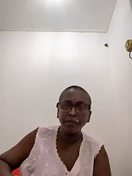 Snapshot of mamakarma1403 chatting on 06-24-26, 04:11 mamakarma1403 online show from 06-24-26, 04:11