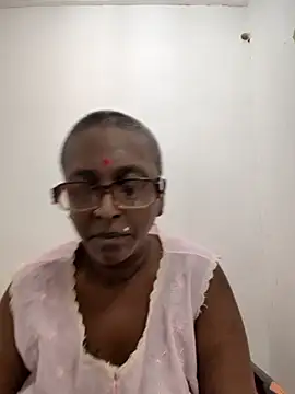 Snapshot of mamakarma1403 chatting on 06-25-26, 04:34 mamakarma1403 online show from 06-25-26, 04:34