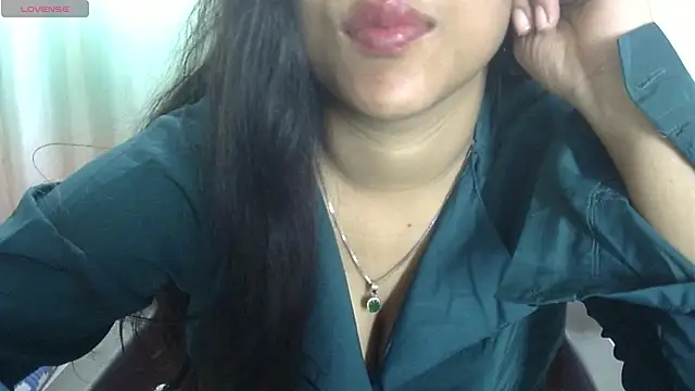 Snapshot of Preeti-Sexy chatting on 02-17-26, 08:00 Preeti-Sexy online show from 02-17-26, 08:00