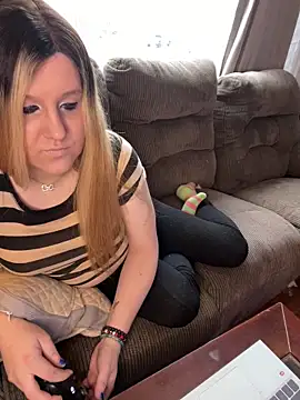 Snapshot of PuckBunny17 chatting on 12-12-24, 08:43 PuckBunny17 online show from 12-12-24, 08:43