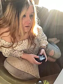 Snapshot of PuckBunny17 chatting on 12-13-24, 08:04 PuckBunny17 online show from 12-13-24, 08:04