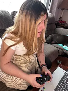 Snapshot of PuckBunny17 chatting on 12-17-24, 05:58 PuckBunny17 online show from 12-17-24, 05:58