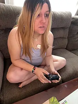 Snapshot of PuckBunny17 chatting on 12-23-24, 04:17 PuckBunny17 online show from 12-23-24, 04:17