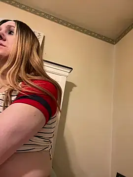 Snapshot of PuckBunny17 chatting on 12-25-24, 04:44 PuckBunny17 online show from 12-25-24, 04:44