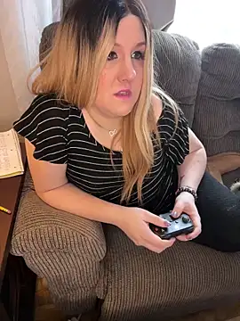 Snapshot of PuckBunny17 chatting on 12-26-24, 08:32 PuckBunny17 online show from 12-26-24, 08:32