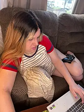 Snapshot of PuckBunny17 chatting on 12-28-24, 01:28 PuckBunny17 online show from 12-28-24, 01:28