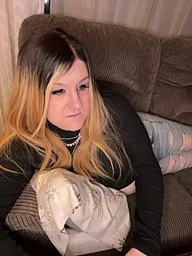 Snapshot of PuckBunny17 chatting on 02-16-25, 10:32 PuckBunny17 online show from 02-16-25, 10:32