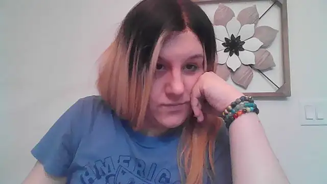 Snapshot of PuckBunny17 chatting on 02-26-25, 08:54 PuckBunny17 online show from 02-26-25, 08:54