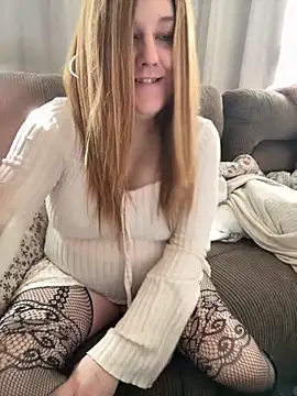 Snapshot of PuckBunny17 chatting on 10-21-25, 04:08 PuckBunny17 online show from 10-21-25, 04:08