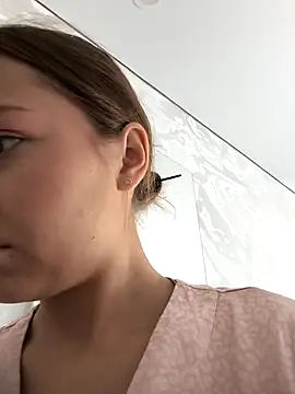 Snapshot of AliceBrayan chatting on 09-27-25, 05:12 AliceBrayan online show from 09-27-25, 05:12