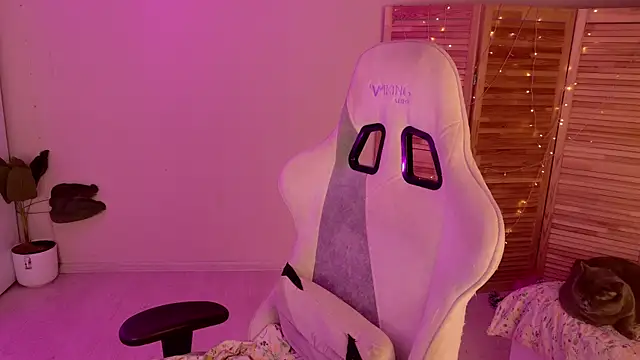 Miss Mia Murr online show from 12-14-25, 04:18