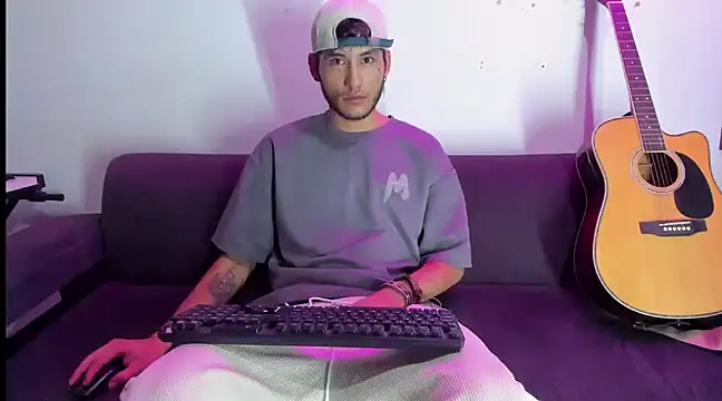 Snapshot of Henrikk_senn chatting on 12-12-24, 09:30 Henrikk senn online show from 12-12-24, 09:30