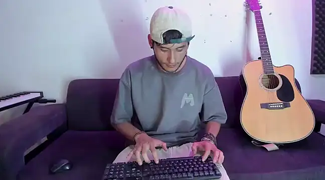 Snapshot of Henrikk_senn chatting on 12-14-24, 02:56 Henrikk senn online show from 12-14-24, 02:56