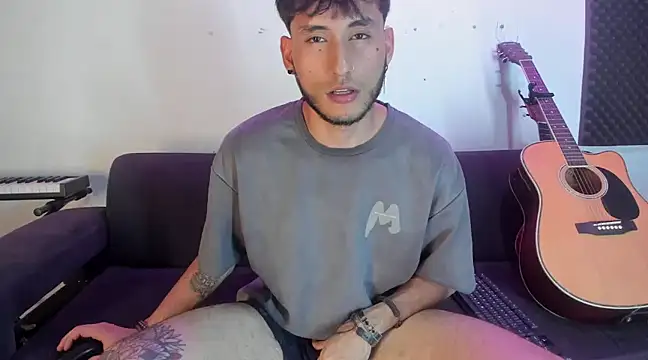 Snapshot of Henrikk_senn chatting on 12-22-24, 01:55 Henrikk senn online show from 12-22-24, 01:55