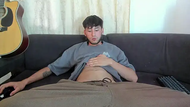 Snapshot of Henrikk_senn chatting on 09-11-25, 09:15 Henrikk senn online show from 09-11-25, 09:15