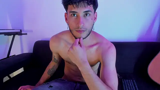 Snapshot of Henrikk_senn chatting on 11-26-25, 10:00 Henrikk senn online show from 11-26-25, 10:00