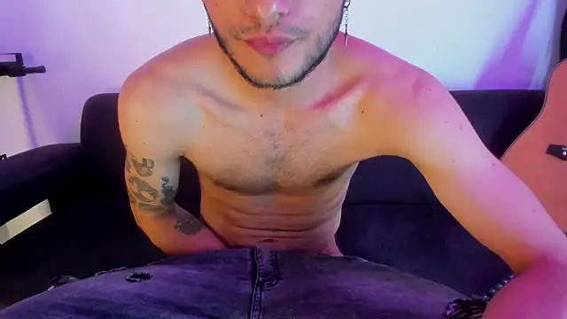 Snapshot of Henrikk_senn chatting on 11-27-25, 02:19 Henrikk senn online show from 11-27-25, 02:19