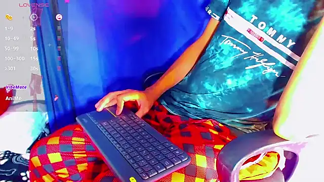 Snapshot of nicol_gill_ chatting on 12-16-24, 05:22 nicol gill online show from 12-16-24, 05:22