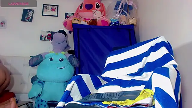 Snapshot of nicol_gill_ chatting on 01-17-25, 11:17 nicol gill online show from 01-17-25, 11:17