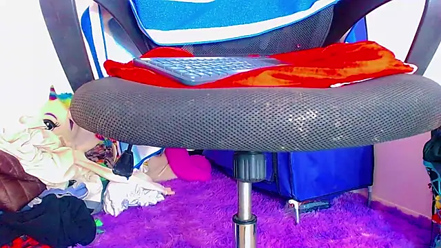 Snapshot of nicol_gill_ chatting on 02-08-25, 11:33 nicol gill online show from 02-08-25, 11:33