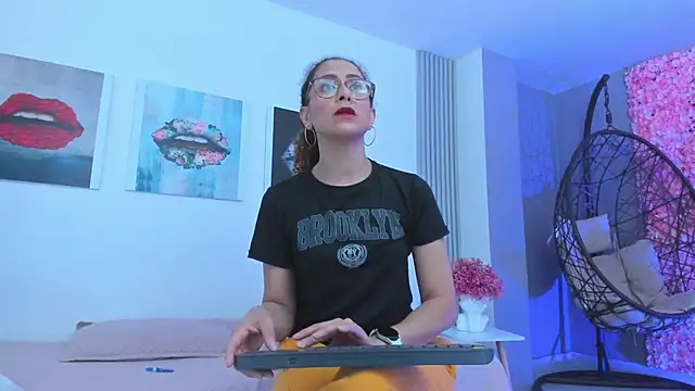 Angela donnato online show from 03-19-25, 03:09