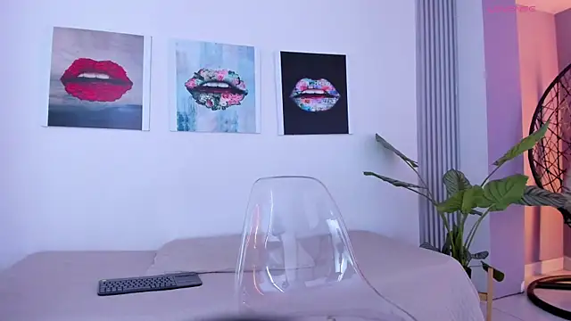 Angela donnato online show from 10-31-25, 03:40