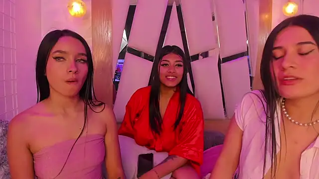 Snapshot of sophie_ws chatting on 01-15-25, 10:49 sophie ws online show from 01-15-25, 10:49