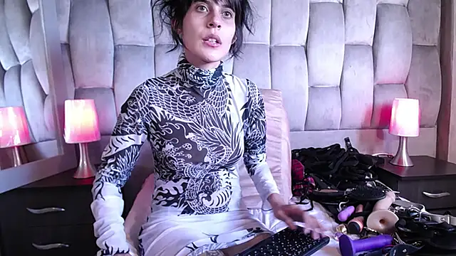 Snapshot of bellatrix25 chatting on 01-18-25, 08:30 bellatrix25 online show from 01-18-25, 08:30