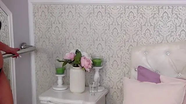 Snapshot of RosalieNorman chatting on 01-08-25, 11:30 RosalieNorman online show from 01-08-25, 11:30