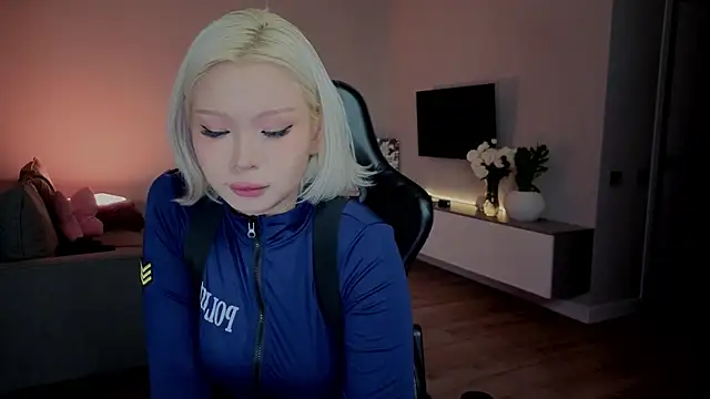 RileyMee online show from 01-10-26, 03:41