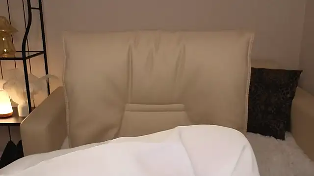 Helens love online show from 11-20-25, 02:45