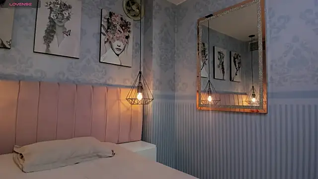 Snapshot of Annie_Cute18_ chatting on 11-19-25, 10:21 Annie Cute18 online show from 11-19-25, 10:21